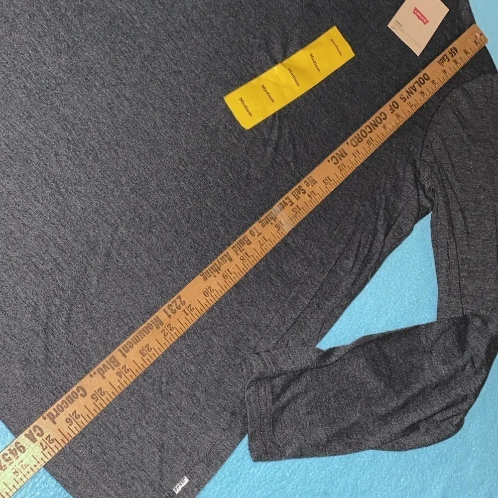 LEVI’S LEVI STRAUSS & CO henley style longsleeve crewneck charcoal gray NEW SZ M